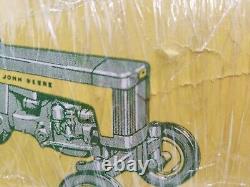Tracteur jouet John Deere 430 à pneus standard 1/16 Eska d'origine vintage dans sa boîte ferme